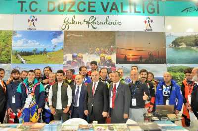 Yakın Karadeniz Düzce Baja Rallisi’nin tanıtımı 11. Travel Turkey İzmir Fuarı’nda 'Spor, Turizmin Geleceğidir' sloganıyla yapıldı.